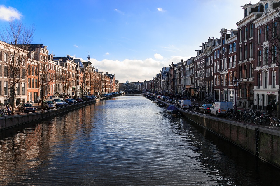 Uno degli innumerevoli canali di Amsterdam