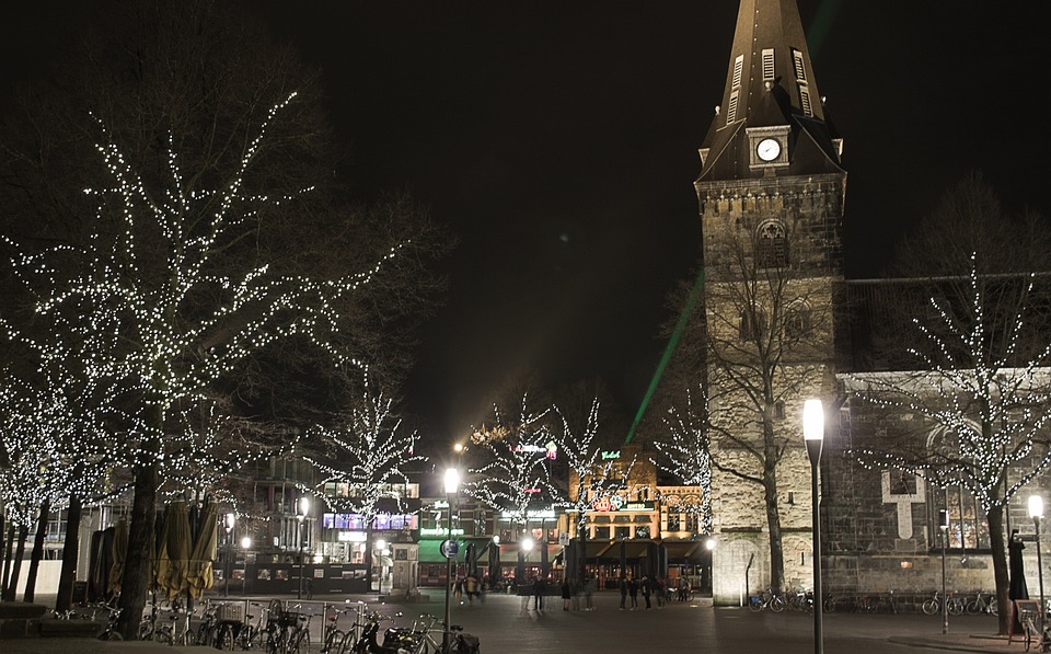 Centro con chiesa a Enschede