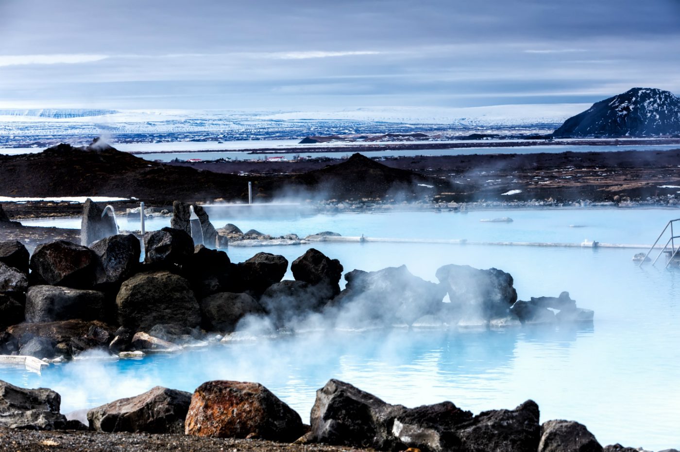 Stanco da un lungo viaggio in camper? Rilassati nell'acqua piacevolmente calda dei bagni naturali di Mývatn.