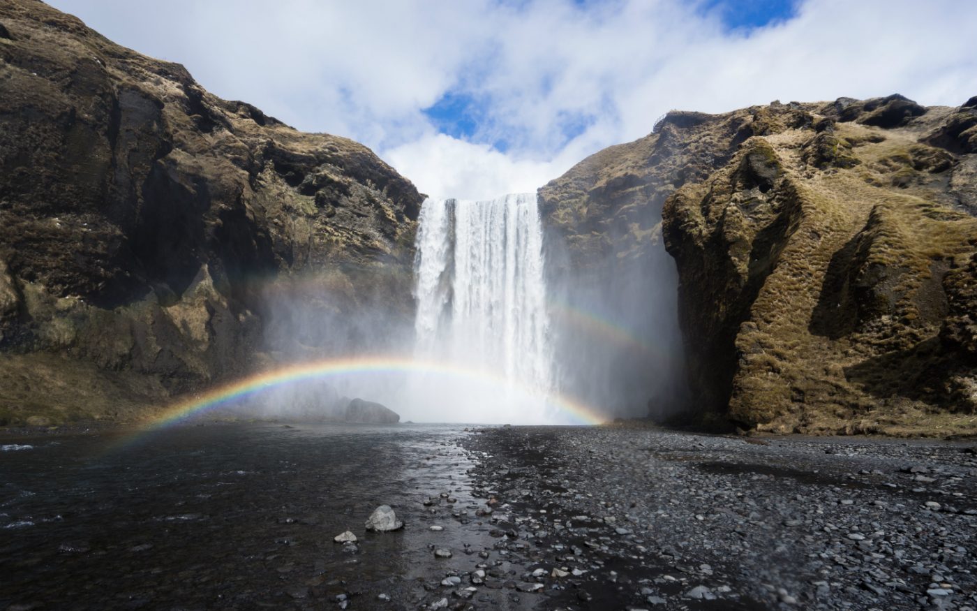 Seljalandsfoss è una delle cascate più famose in Islanda.